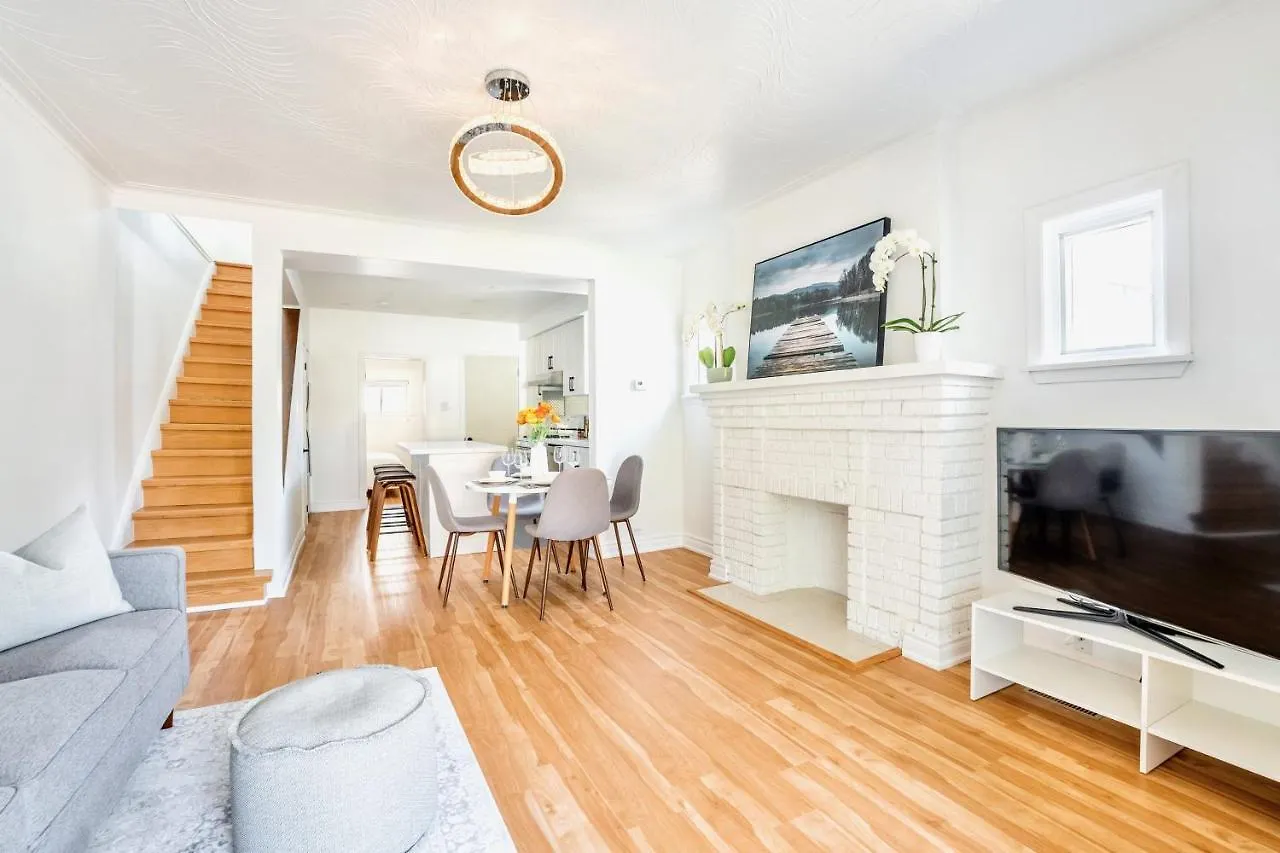 Holiday home 3Br Townhouse - St Clair West Village W Parking Toronto Canada