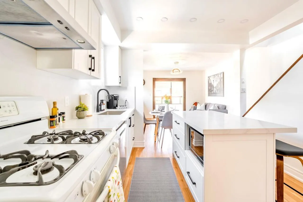 3Br Townhouse - St Clair West Village W Parking Toronto