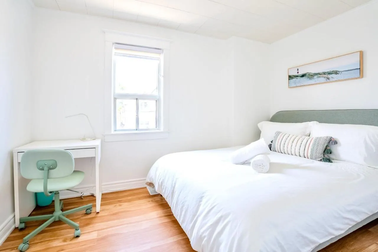Holiday home 3Br Townhouse - St Clair West Village W Parking Toronto