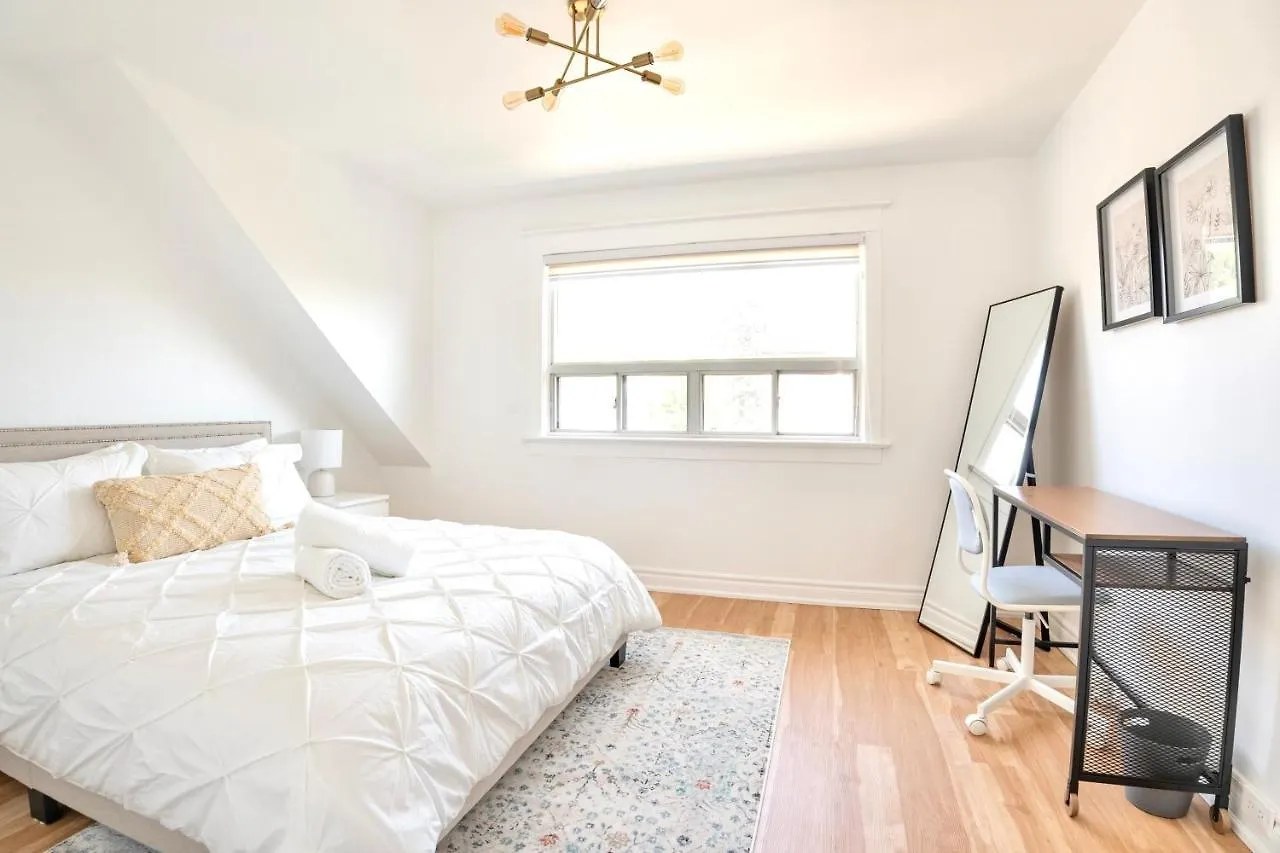 Holiday home 3Br Townhouse - St Clair West Village W Parking Toronto