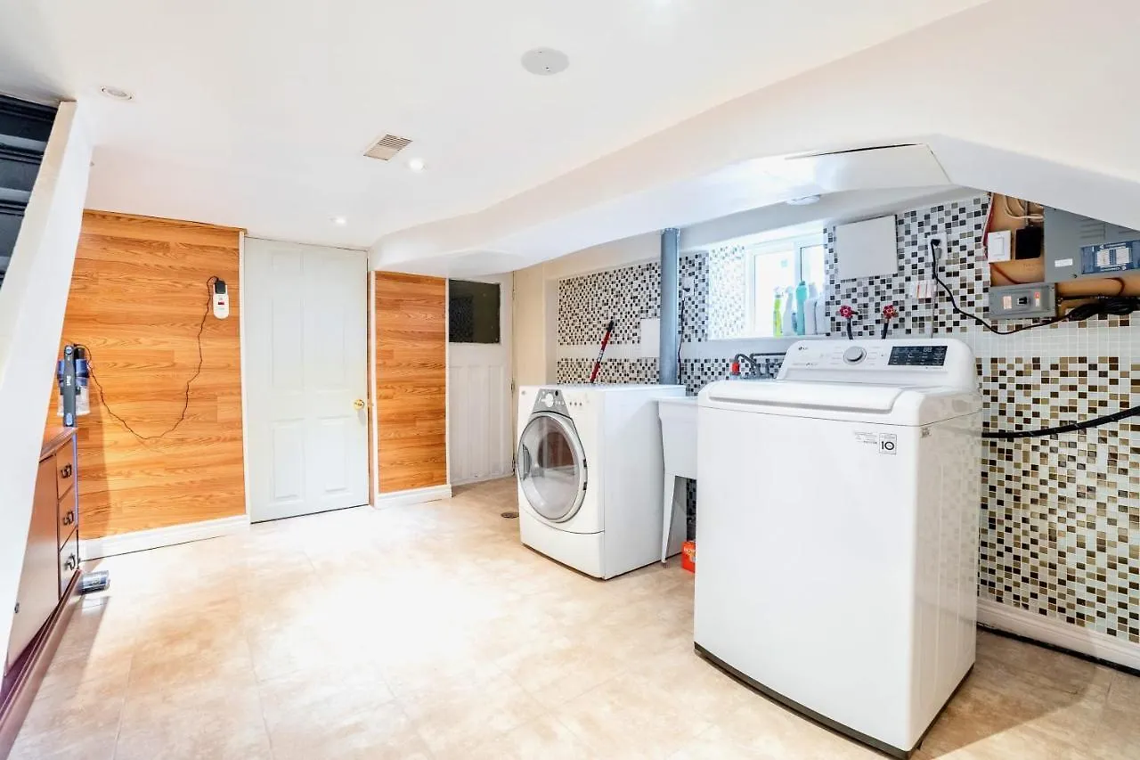 3Br Townhouse - St Clair West Village W Parking Toronto
